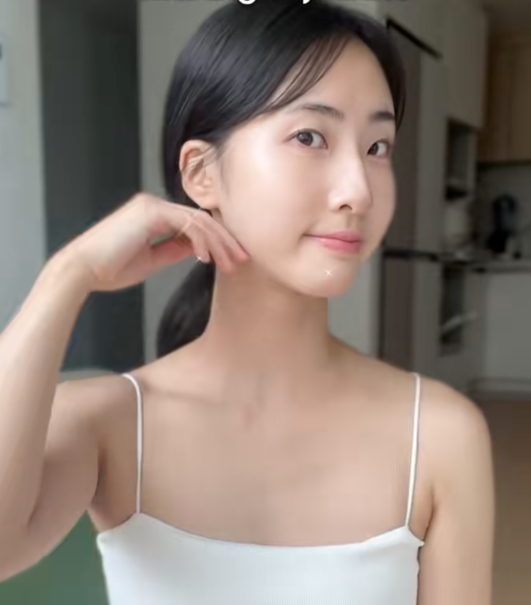 HLV người Hàn hướng dẫn động tác yoga giữ trong 2 phút, càng tập càng trẻ lâu- Ảnh 7.