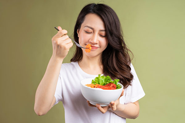 Phụ nữ sau tuổi 20 nên ăn sáng với ít nhất 1 trong 5 món sau để cơ thể "ngập" collagen, không nếp nhăn- Ảnh 1.