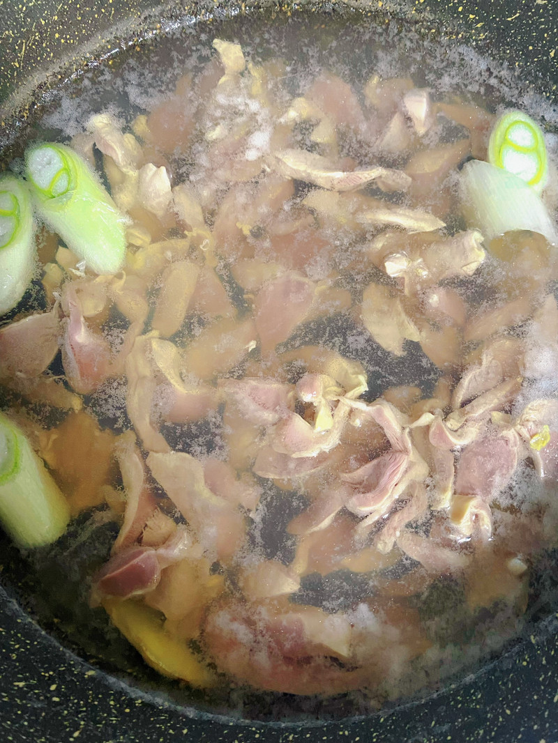 Cuối tuần mua mề gà về chế biến thế này, ăn giòn sần sật vị chua cay đậm đà cực ngon- Ảnh 2.