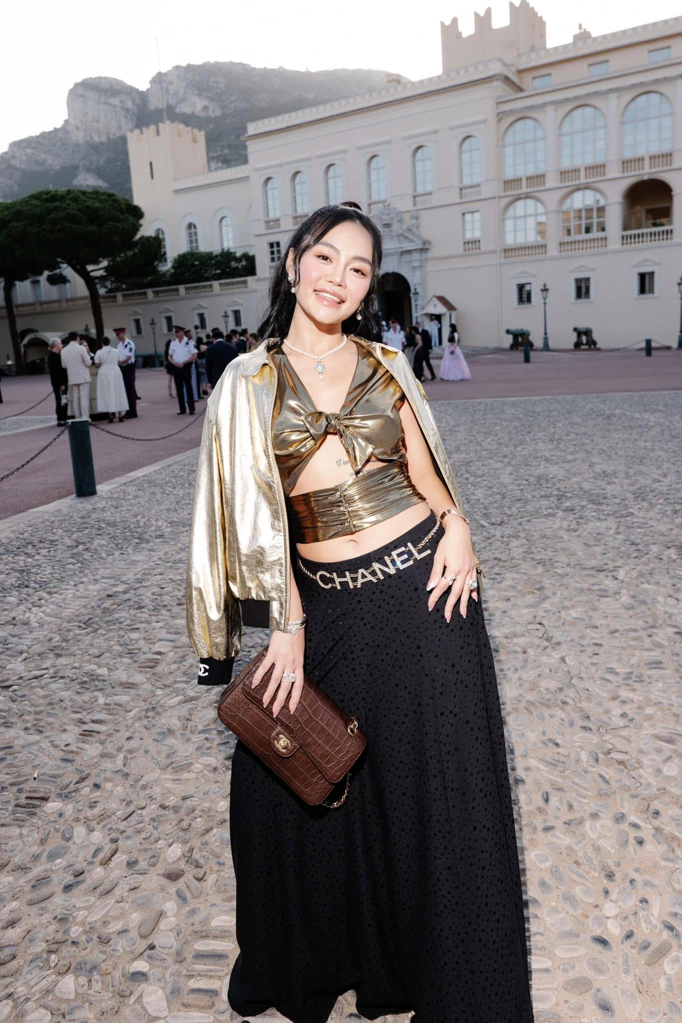 Bất ngờ với "danh tính" của fashionista Việt quen mặt tại show Dior, Chanel: Là ái nữ của "ông trùm ô tô" khét tiếng- Ảnh 4. Bất ngờ với "danh tính" của fashionista Việt quen mặt tại show Dior, Chanel: Là ái nữ của "ông trùm ô tô" khét tiếng- Ảnh 4.
