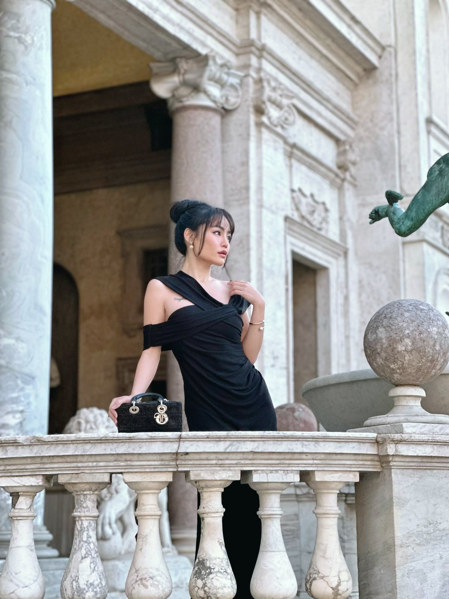 Bất ngờ với "danh tính" của fashionista Việt quen mặt tại show Dior, Chanel: Là ái nữ của "ông trùm ô tô" khét tiếng- Ảnh 10. Bất ngờ với "danh tính" của fashionista Việt quen mặt tại show Dior, Chanel: Là ái nữ của "ông trùm ô tô" khét tiếng- Ảnh 10.