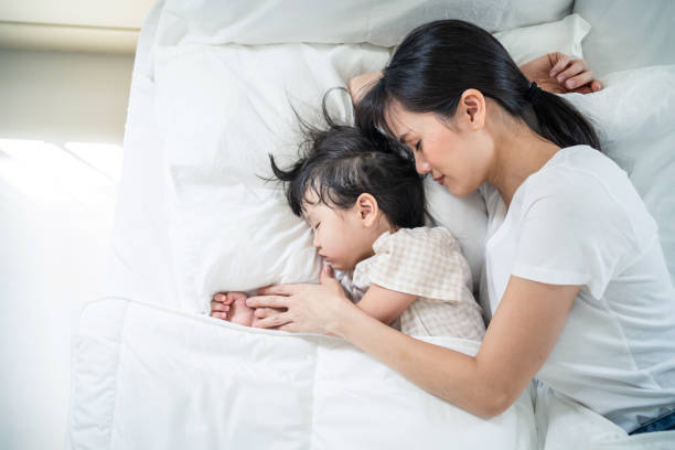 Đứa trẻ ngủ cùng bà trước 3 tuổi sẽ ảnh hưởng đáng kể đến tính cách, bố mẹ nên biết để cân nhắc!- Ảnh 2. Đứa trẻ ngủ cùng bà trước 3 tuổi sẽ ảnh hưởng đáng kể đến tính cách, bố mẹ nên biết để cân nhắc!- Ảnh 2.