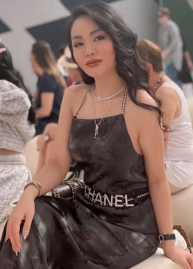 Bất ngờ với "danh tính" của fashionista Việt quen mặt tại show Dior, Chanel: Là ái nữ của "ông trùm ô tô" khét tiếng- Ảnh 6. Bất ngờ với "danh tính" của fashionista Việt quen mặt tại show Dior, Chanel: Là ái nữ của "ông trùm ô tô" khét tiếng- Ảnh 6.
