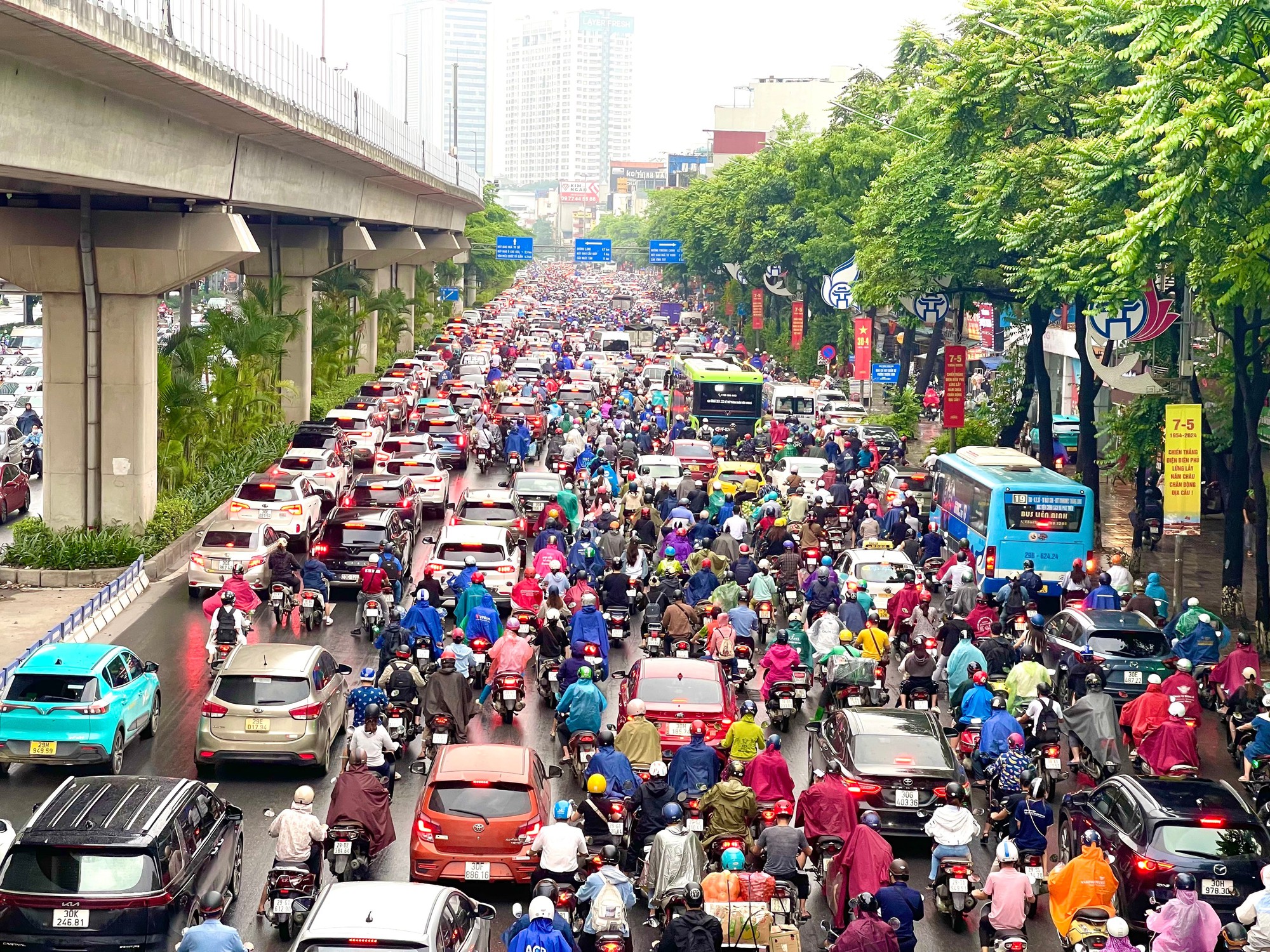 Chỉ thị Thủ tướng vừa ký: Khu vực này của Hà Nội cấm hoàn toàn xe máy xăng, áp dụng năm sau- Ảnh 1.