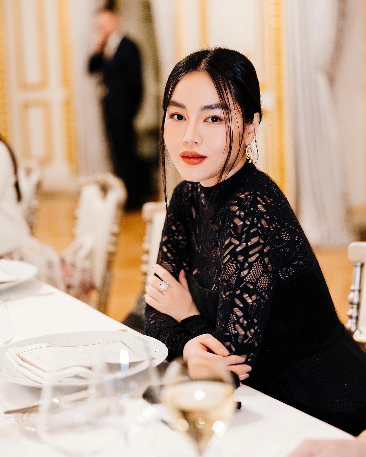 Bất ngờ với "danh tính" của fashionista Việt quen mặt tại show Dior, Chanel: Là ái nữ của "ông trùm ô tô" khét tiếng- Ảnh 17. Bất ngờ với "danh tính" của fashionista Việt quen mặt tại show Dior, Chanel: Là ái nữ của "ông trùm ô tô" khét tiếng- Ảnh 17.