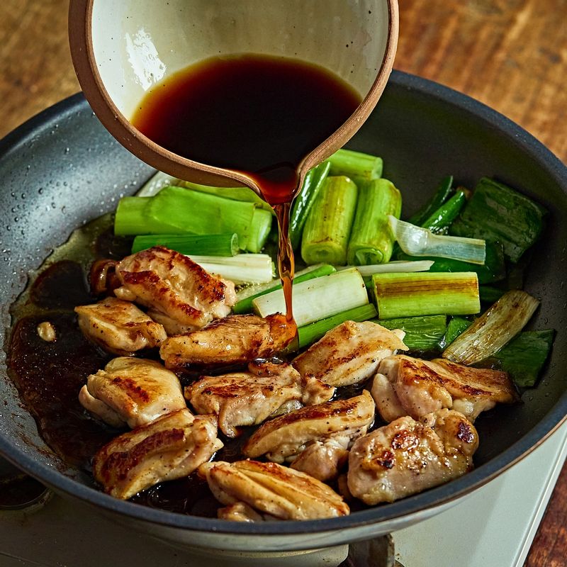 Bữa trưa hay bữa tối cứ nấu thế này, vừa đỡ tốn thời gian mà hương vị lại đậm đà ngon miệng vô cùng- Ảnh 11.