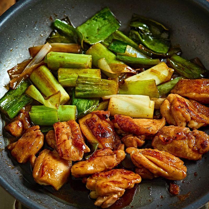 Bữa trưa hay bữa tối cứ nấu thế này, vừa đỡ tốn thời gian mà hương vị lại đậm đà ngon miệng vô cùng- Ảnh 13.