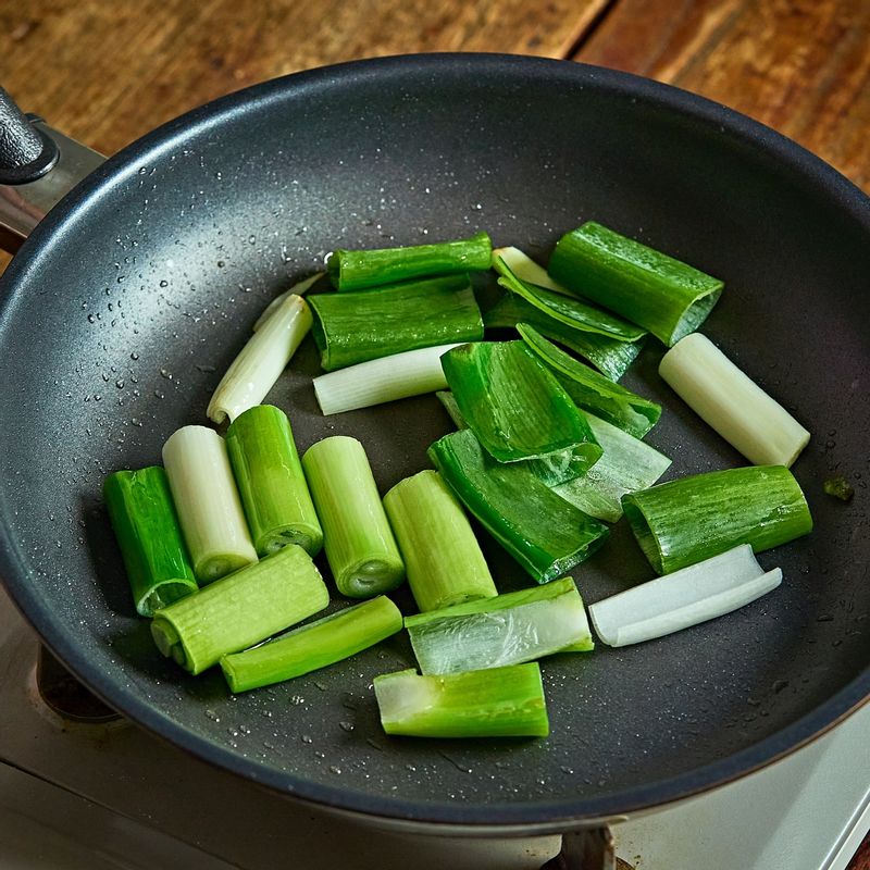 Bữa trưa hay bữa tối cứ nấu thế này, vừa đỡ tốn thời gian mà hương vị lại đậm đà ngon miệng vô cùng- Ảnh 7.