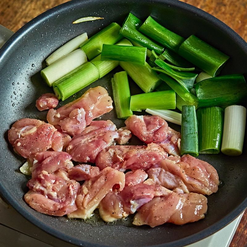 Bữa trưa hay bữa tối cứ nấu thế này, vừa đỡ tốn thời gian mà hương vị lại đậm đà ngon miệng vô cùng- Ảnh 8.