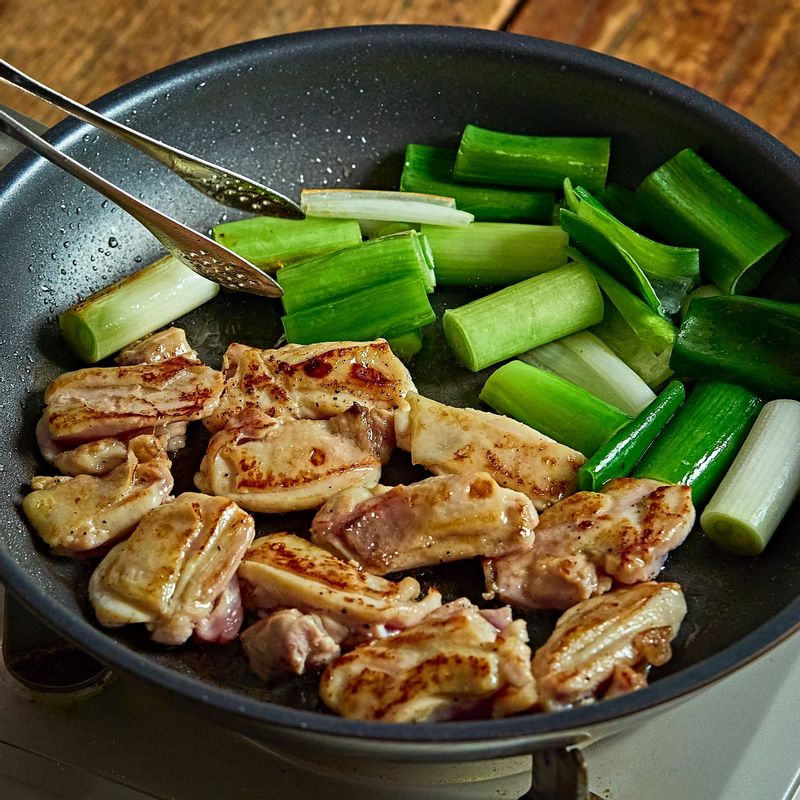 Bữa trưa hay bữa tối cứ nấu thế này, vừa đỡ tốn thời gian mà hương vị lại đậm đà ngon miệng vô cùng- Ảnh 9.