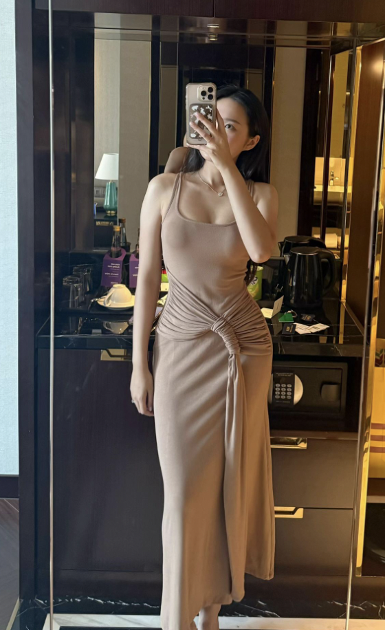 Doãn Hải My - vợ Đoàn Văn Hậu dạo này lên cân, gu thời trang càng sexy, gợi cảm- Ảnh 2.