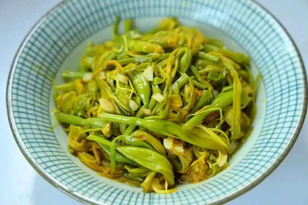 Đừng bỏ qua nếu thấy hoa "lạ mà quen" này bán ngoài chợ, mua ngay về xào cùng tỏi cực giòn ngon, thơm phức- Ảnh 9.