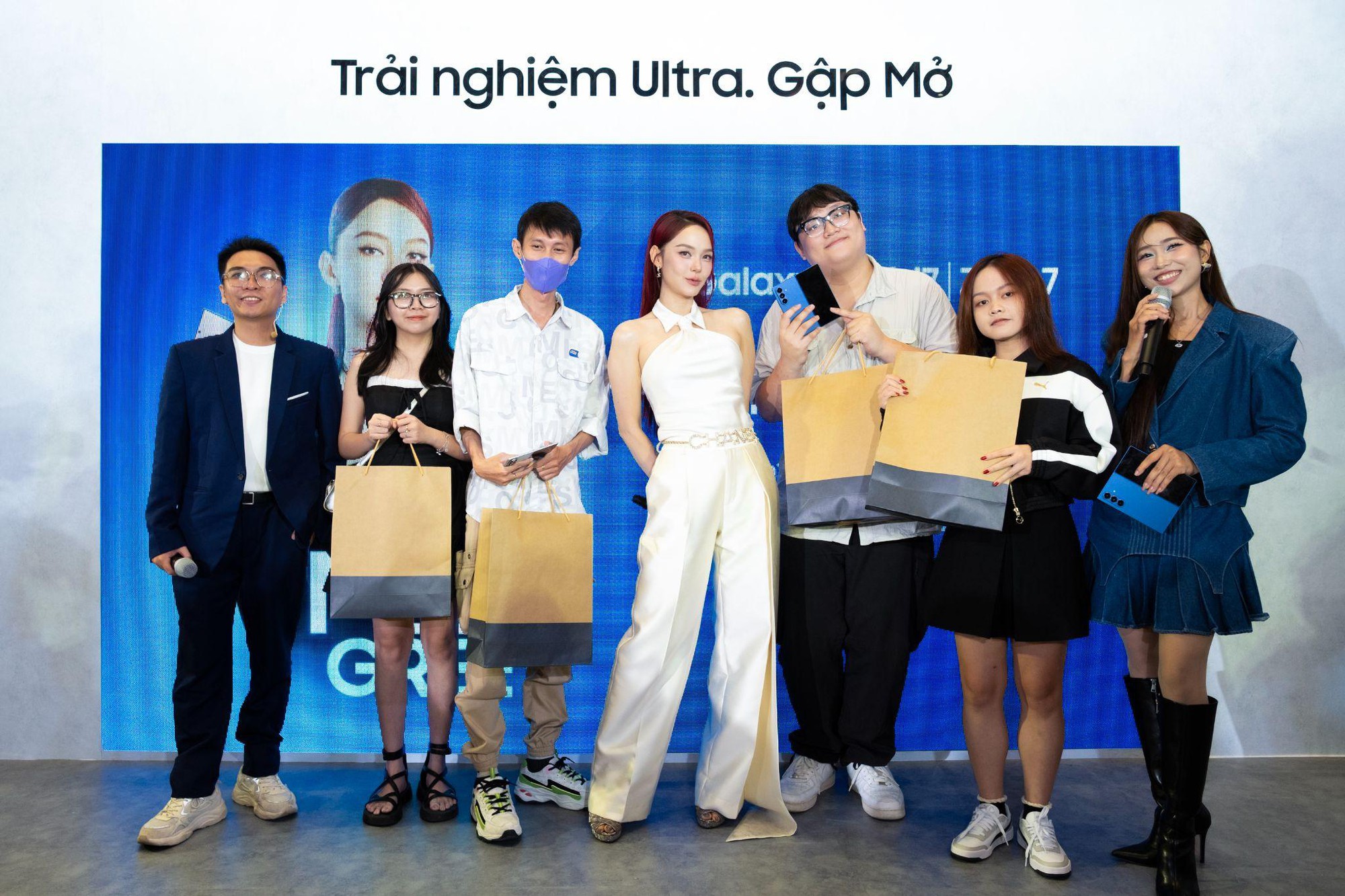 “Chị đẹp” Minh Hằng gây náo loạn sự kiện Galaxy Z Fold7 & Z Flip7, thị phạm loạt tính năng khiến fan rần rần- Ảnh 14.