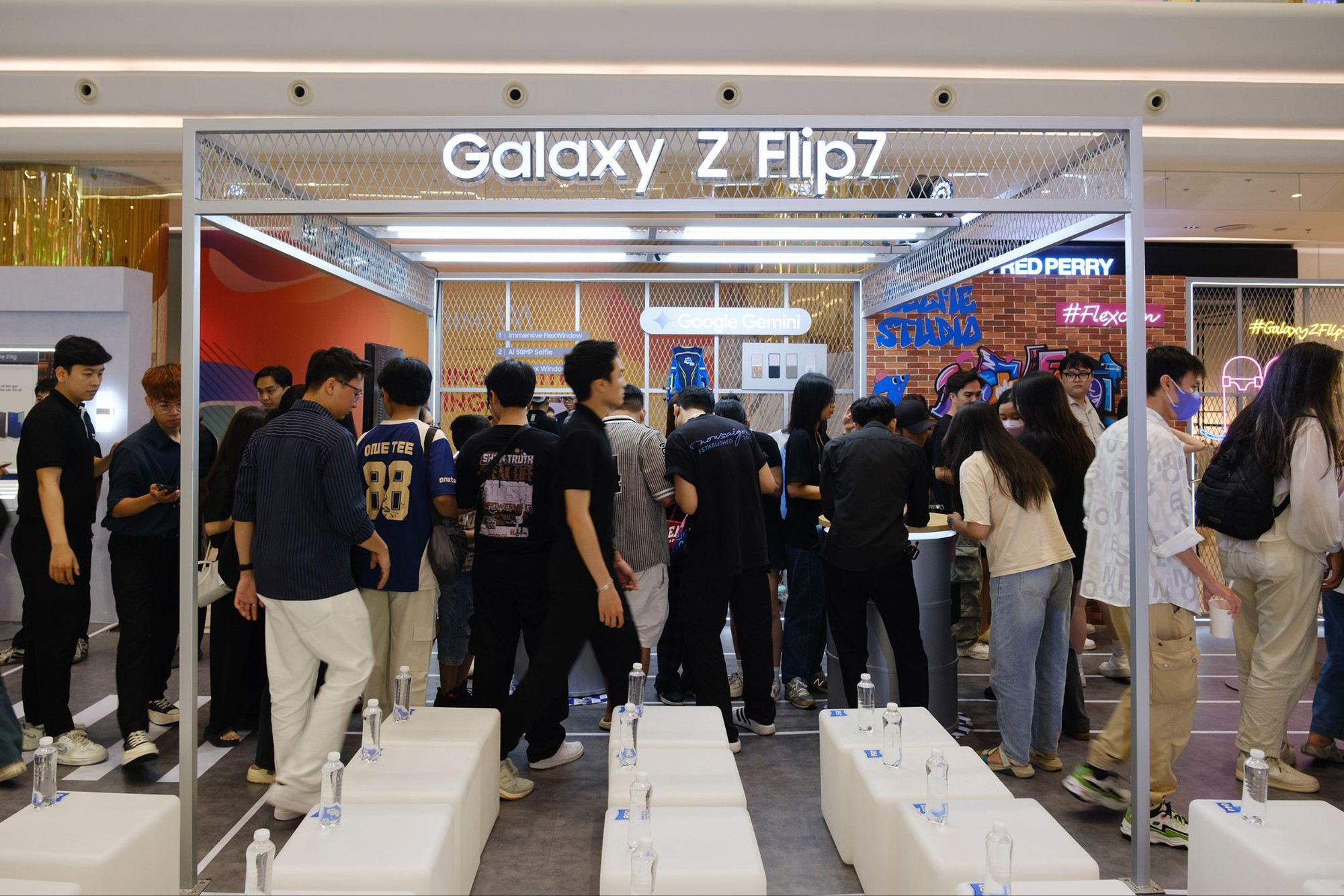 “Chị đẹp” Minh Hằng gây náo loạn sự kiện Galaxy Z Fold7 & Z Flip7, thị phạm loạt tính năng khiến fan rần rần- Ảnh 6.