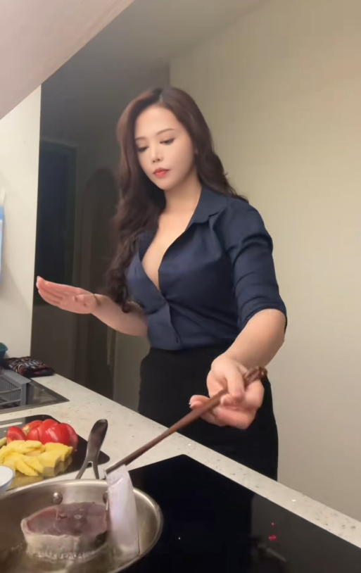 Cứ lên sóng là "ăn đứt" Zin thích nấu ăn, hot girl khiến người xem hiểu rằng ngoài xinh đẹp thì cũng cần "tài lẻ"- Ảnh 4. Cứ lên sóng là "ăn đứt" Zin thích nấu ăn, hot girl khiến người xem hiểu rằng ngoài xinh đẹp thì cũng cần "tài lẻ"- Ảnh 4.