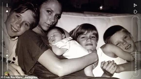 Cruz Beckham và những lần "va" vợ chồng anh trai bất hiếu để bảo vệ gia đình- Ảnh 10. Cruz Beckham và những lần "va" vợ chồng anh trai bất hiếu để bảo vệ gia đình- Ảnh 10.