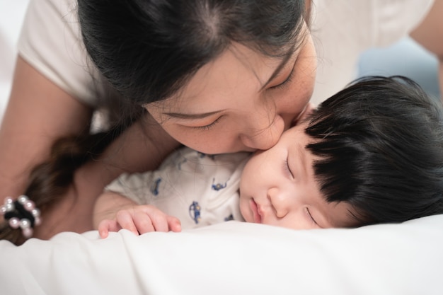 Khoa học chứng minh: Trẻ ngủ nhiều có 3 khác biệt rõ rệt về trí não so với trẻ ngủ ít- Ảnh 1.