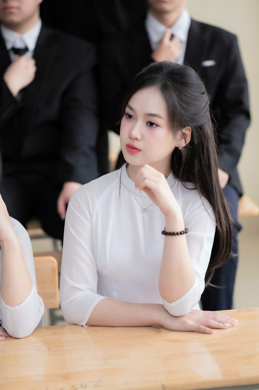 Sốc trước "visual" của nữ thủ khoa đạt 30 điểm tuyệt đối Toán, Lý, Hóa: Người đâu đã xinh như tiên còn giỏi thế này- Ảnh 2. Sốc trước "visual" của nữ thủ khoa đạt 30 điểm tuyệt đối Toán, Lý, Hóa: Người đâu đã xinh như tiên còn giỏi thế này- Ảnh 2.