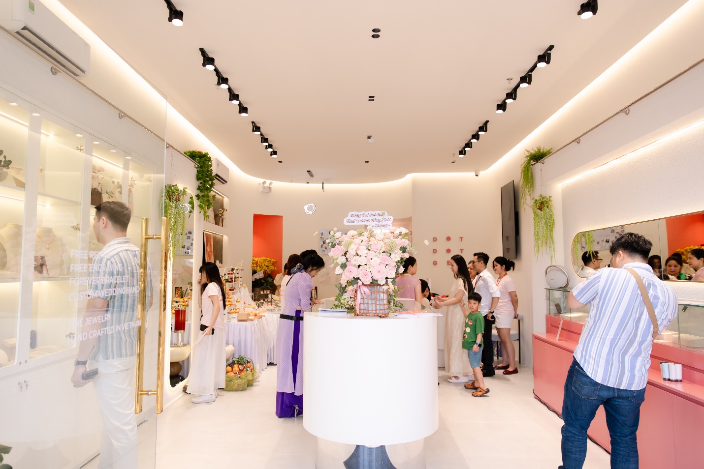 Dot Dot Gem khai trương mô hình “Trang sức x Cà phê” đầu tiên tại Việt Nam- Ảnh 2.