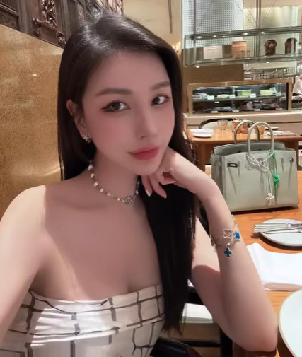 Hoa hậu Lam Cúc lộ diện sau nửa tháng đột ngột "ở ẩn" bất thường- Ảnh 1.