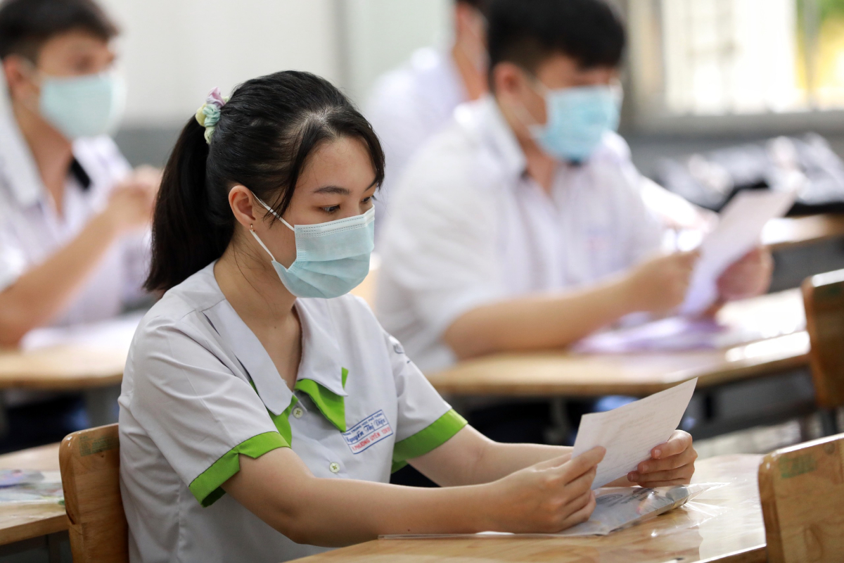 "Nhiều người có con học "làng nhàng" nhưng muốn 9, 10 điểm, nhìn phổ điểm tốt nghiệp mới thấy công bằng là đây!- Ảnh 1.