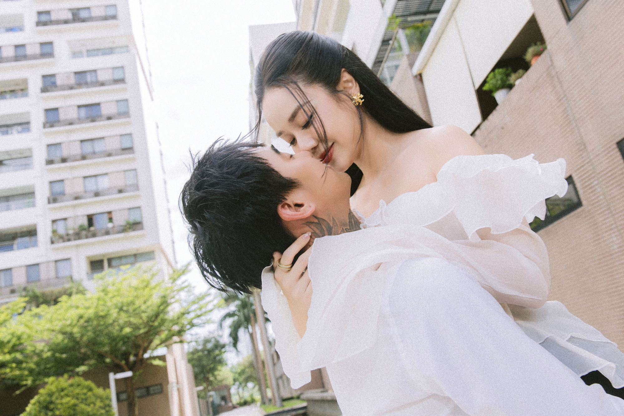 Sao nam Việt bị chê mặc lôi thôi tại đám cưới Đạt G - Cindy Lư, vợ lên tiếng gấp để "giải vây"- Ảnh 5.