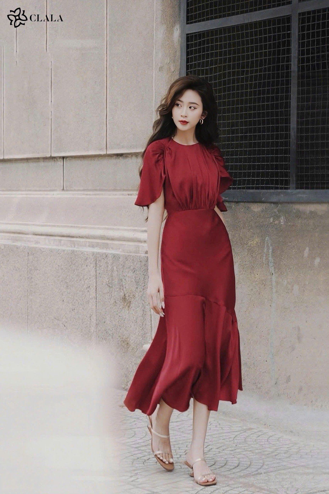 Những thiết kế váy lụa mỏng manh, đẹp thanh tao, diện lên tôn dáng và xinh như mộng- Ảnh 3.