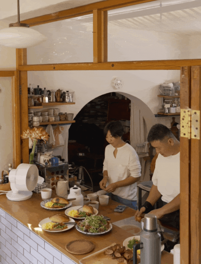 Bỏ phố về làng, cặp vợ chồng chỉ làm 3 ngày mỗi tuần, sống "một kiểu giàu có" nhiều người mơ ước- Ảnh 3.