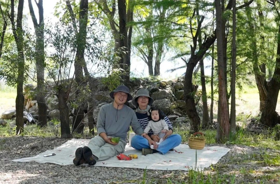 Bỏ phố về làng, cặp vợ chồng chỉ làm 3 ngày mỗi tuần, sống "một kiểu giàu có" nhiều người mơ ước- Ảnh 13.