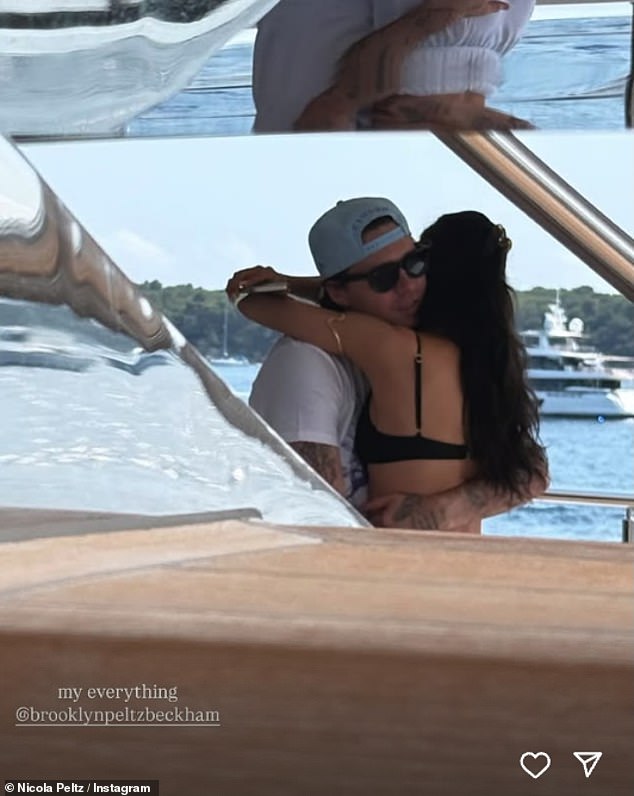 Vợ chồng con cả nhà Beckham bị paparazzi "tóm" biểu cảm căng thẳng, giữa lúc drama gia đình chưa hạ nhiệt- Ảnh 3.