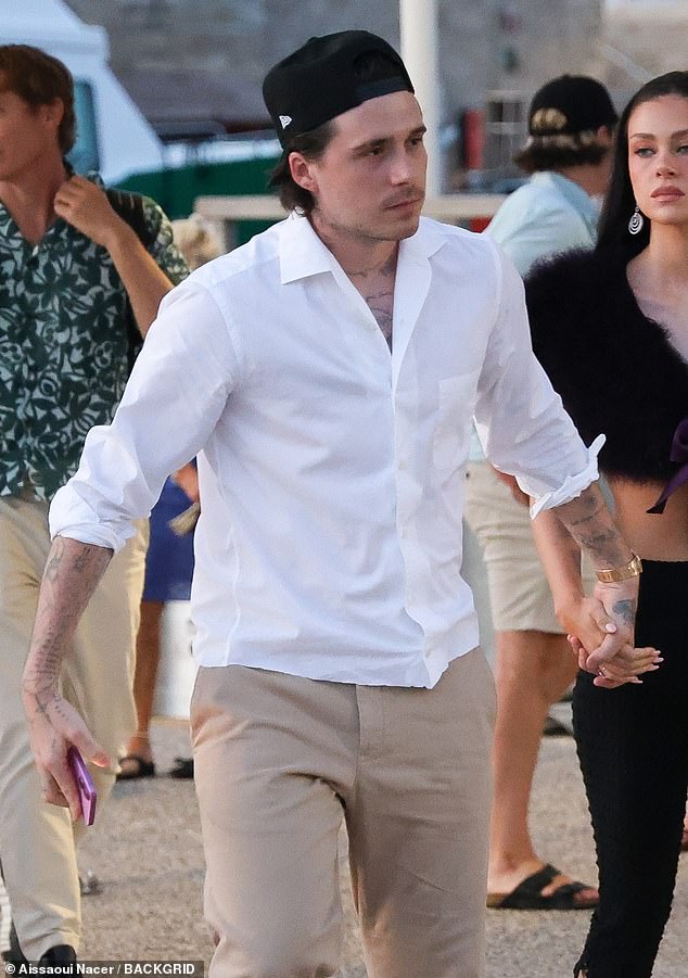 Vợ chồng con cả nhà Beckham bị paparazzi "tóm" biểu cảm căng thẳng, giữa lúc drama gia đình chưa hạ nhiệt- Ảnh 6.