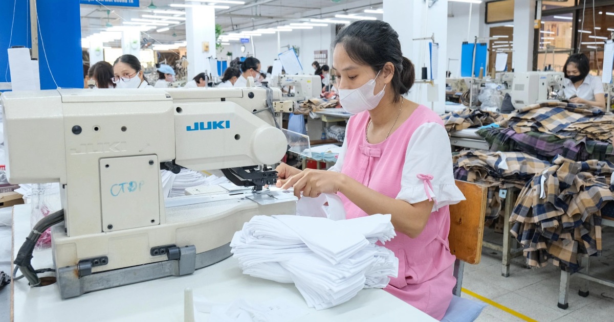 MỚI NHẤT: Tất tần tật những khoản tiền lao động nữ nhận được khi sinh con, theo Luật BHXH 2024- Ảnh 1.