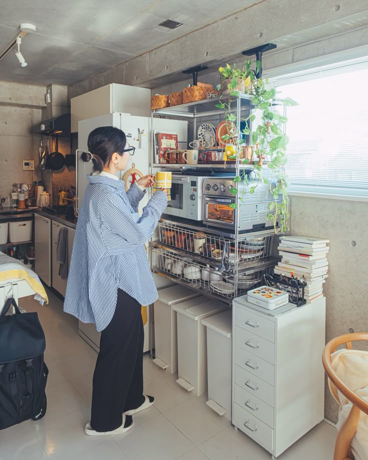 Tôi đã mua 20 món đồ này chỉ vì tưởng mình đang “sống đẹp”, nhưng giờ thấy đó là sai lầm ngớ ngẩn nhất- Ảnh 1.