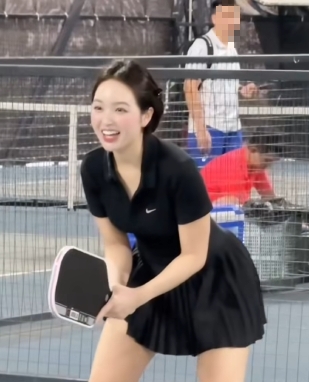 Chia sẻ vlog ra sân, hot girl pickleball để lọt 1 giây hình ảnh siêu ấn tượng- Ảnh 3.