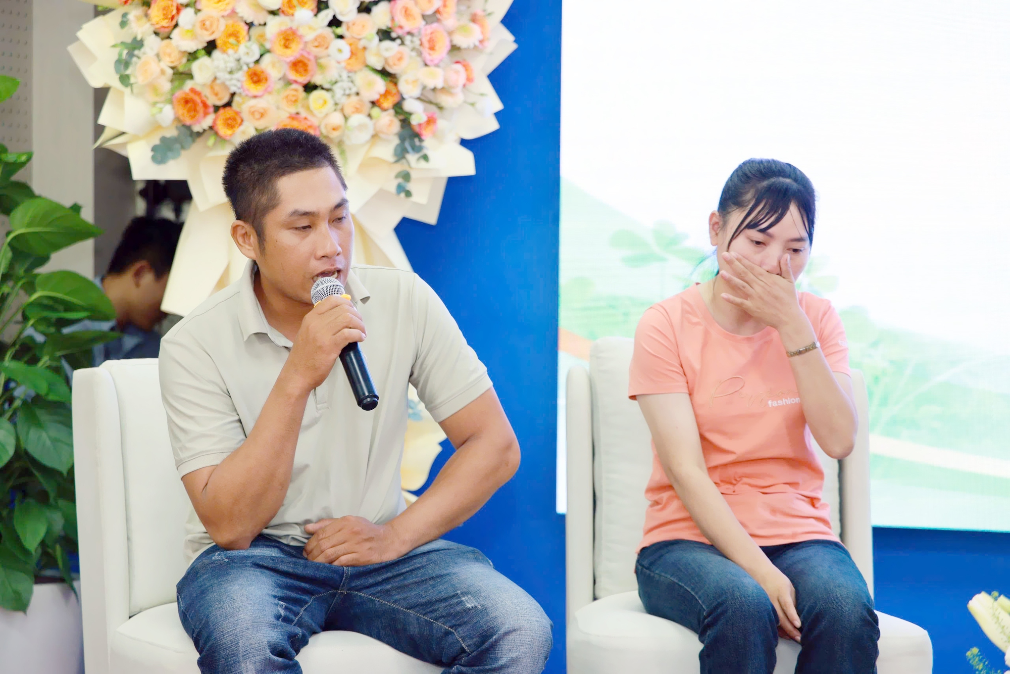 Vô tinh sau quai bị, người đàn ông bất ngờ đón con nhờ “vài chiến binh” cuối cùng- Ảnh 1.