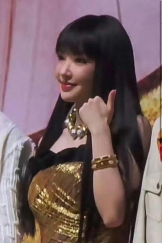 Ngoại hình phù nề gây sốc của nữ idol đẹp nhất showbiz, dao kéo đến như này hết đường chối!- Ảnh 2.