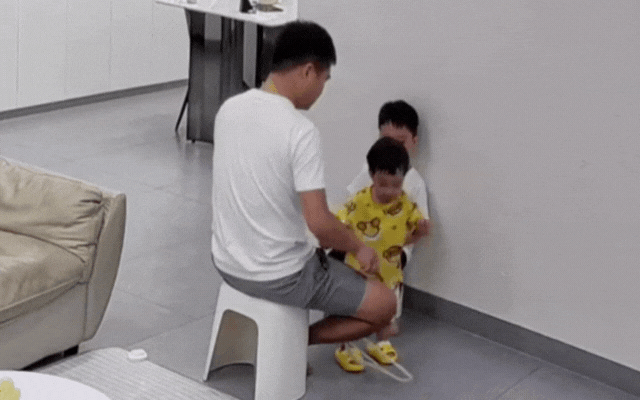 Cô bé 3 tuổi có pha xử lý biến cảnh đẫm nước mắt của gia đình thành một câu chuyện hề- Ảnh 2.