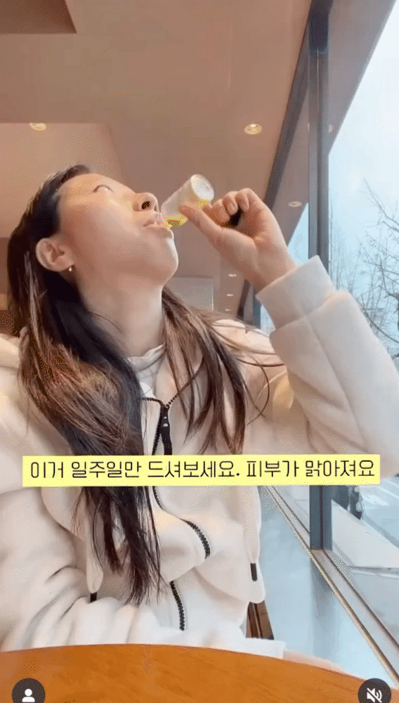 Cốc nước màu xanh ví như "collagen trẻ hóa da" được phái đẹp Hàn uống đều đặn mỗi ngày để da mịn dáng thon- Ảnh 14.