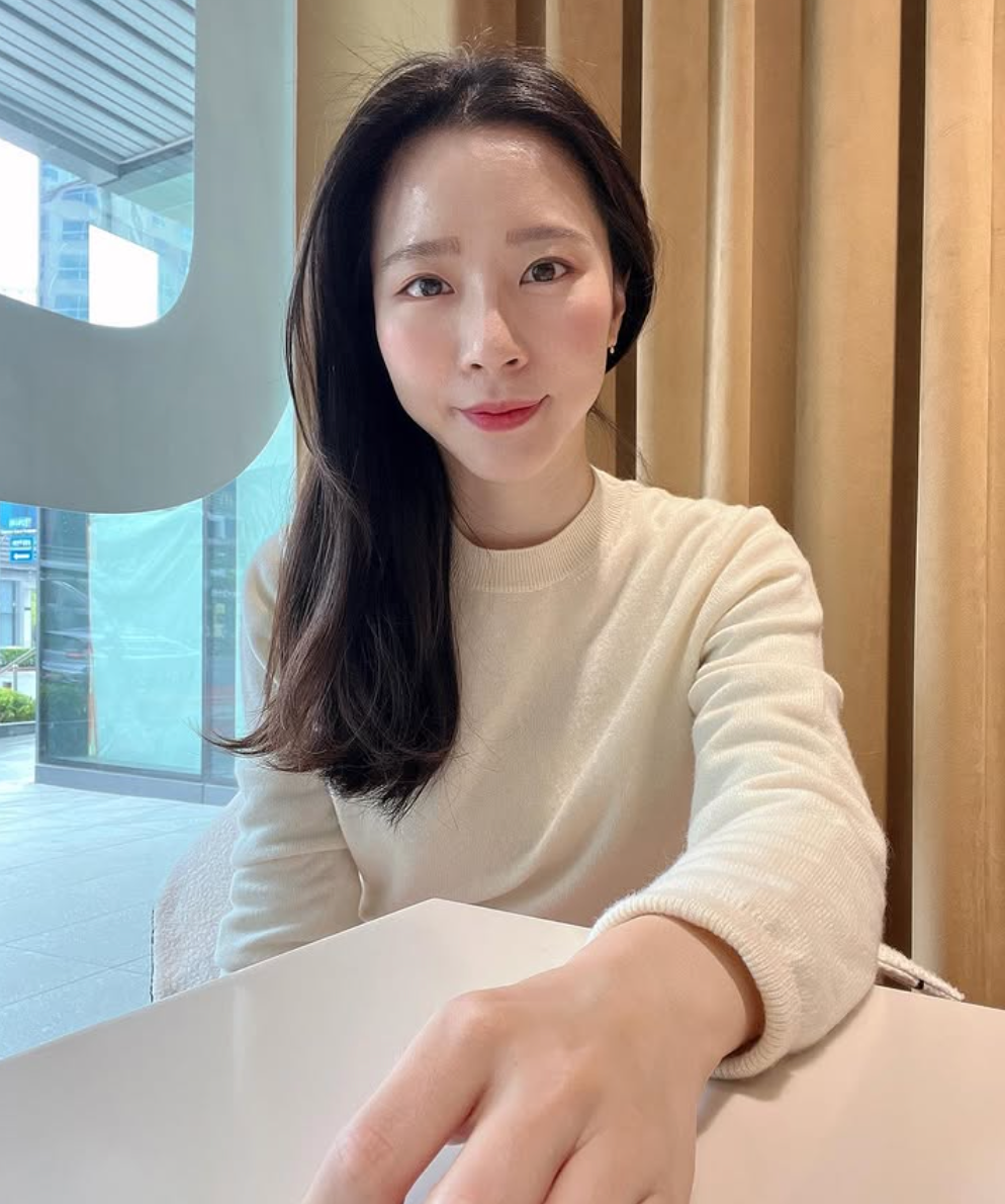 Cốc nước màu xanh ví như "collagen trẻ hóa da" được phái đẹp Hàn uống đều đặn mỗi ngày để da mịn dáng thon- Ảnh 1.