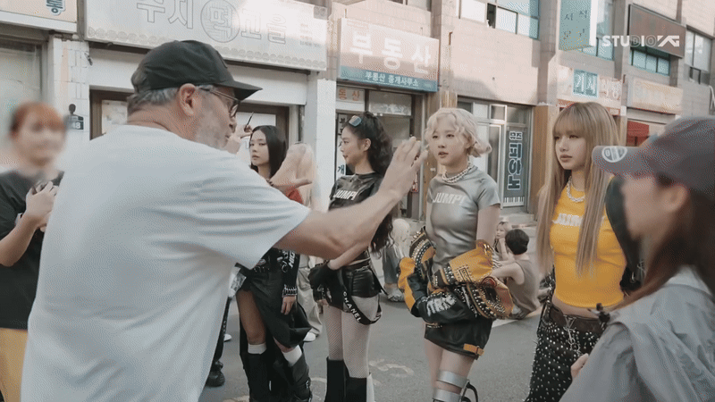 BLACKPINK lần đầu làm chuyện ấy- Ảnh 1.