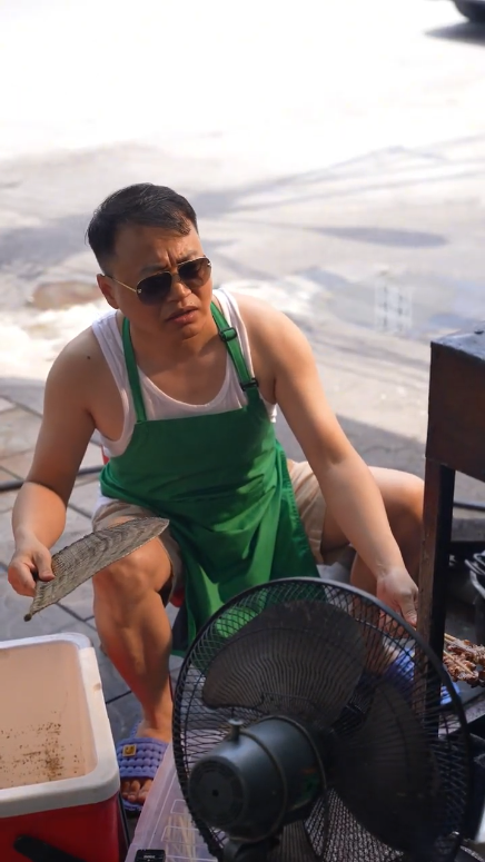 Shark Bình - Phương Oanh bất ngờ "đổi nghề" bán bánh cuốn khiến dân tình ngỡ ngàng- Ảnh 2. Shark Bình - Phương Oanh bất ngờ "đổi nghề" bán bánh cuốn khiến dân tình ngỡ ngàng- Ảnh 2.
