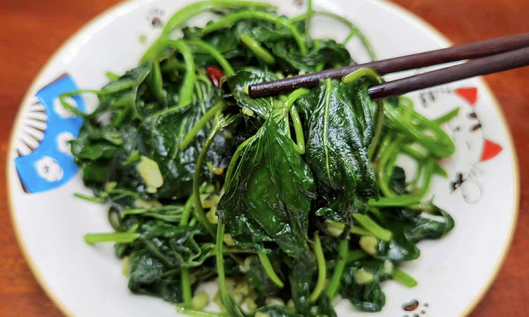 Có 4 loại rau mùa hè không chứa thuốc trừ sâu: Người sành ăn sẽ mua ngay về nấu 4 món ngon dễ làm- Ảnh 4.