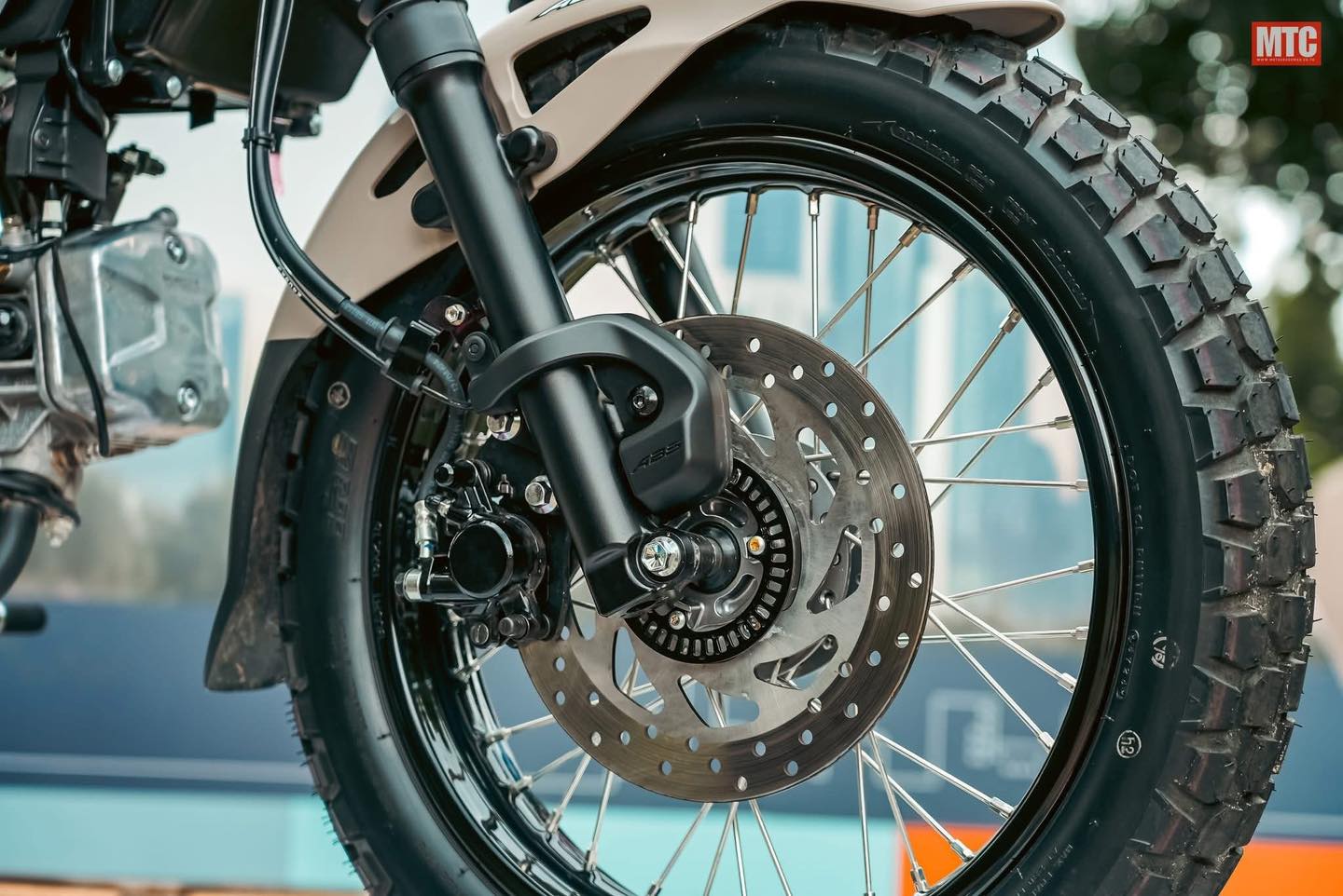 Xe Yamaha khách Việt mê mệt có bản mới: Màu sắc cực đẹp, loại bỏ đồng hồ cơ, thêm công nghệ phanh an toàn- Ảnh 7.
