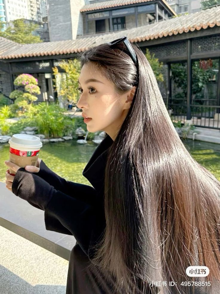 3 thói quen hoàn toàn MIỄN PHÍ giúp tóc mềm mượt và óng ả hơn- Ảnh 3.