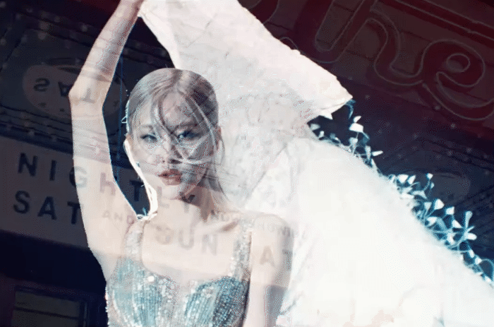 2 MV đưa sự nghiệp Rosé (BLACKPINK) bùng nổ toàn cầu đều có dấu ấn của NTK Công Trí- Ảnh 2.