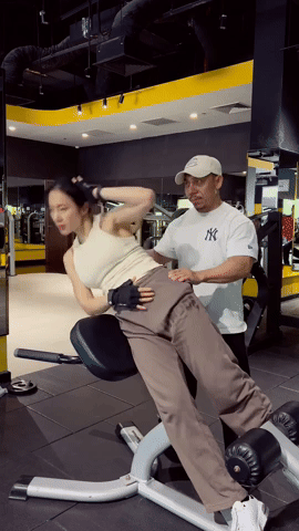 Angela Phương Trinh vai đô như lực sĩ nhưng vòng 2 bé tí, HLV Phạm Văn Mách hé lộ 2 bài tập giúp eo thon- Ảnh 4.