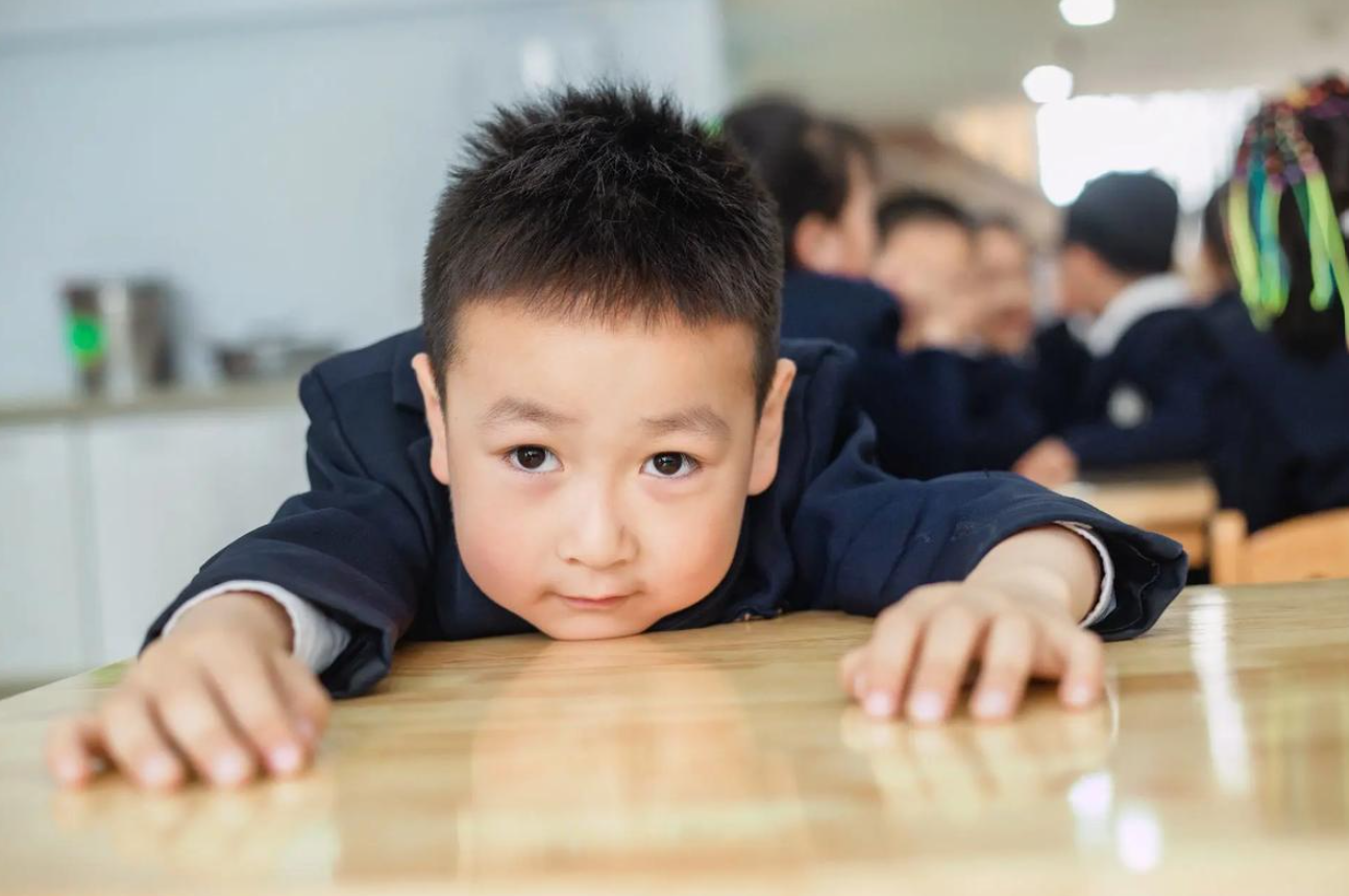 Cảnh báo: Kiểu cha mẹ này, dù có là Giáo sư, Tiến sĩ thì cũng không thể nuôi dạy con cái thành công.- Ảnh 1. Cảnh báo: Kiểu cha mẹ này, dù có là Giáo sư, Tiến sĩ thì cũng không thể nuôi dạy con cái thành công.- Ảnh 1.