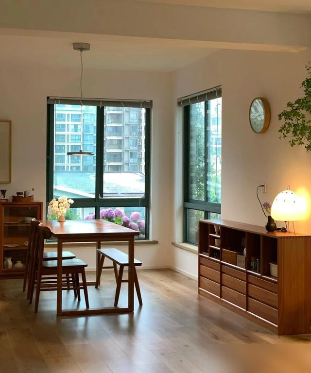 Ngôi nhà tối giản của người phụ nữ 50 tuổi: Không sofa, không TV – nhưng ai cũng thấy sang và tự do- Ảnh 5.