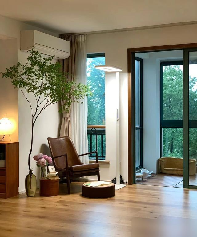 Ngôi nhà tối giản của người phụ nữ 50 tuổi: Không sofa, không TV – nhưng ai cũng thấy sang và tự do- Ảnh 4.