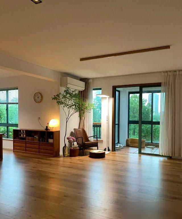 Ngôi nhà tối giản của người phụ nữ 50 tuổi: Không sofa, không TV – nhưng ai cũng thấy sang và tự do- Ảnh 2.
